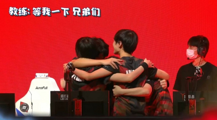 一名表现平 一名表现平